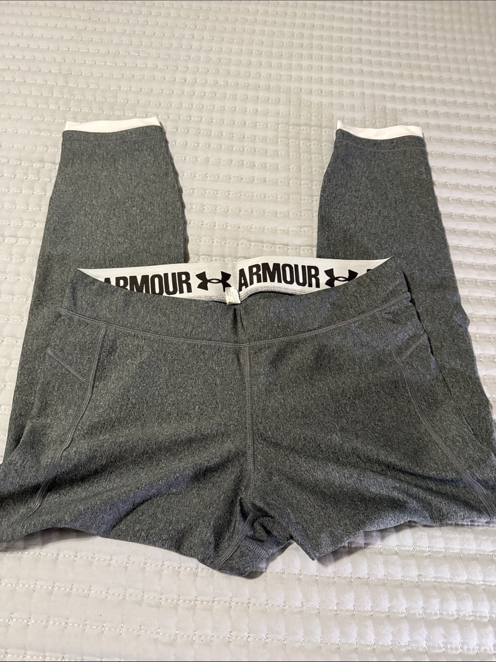 Under Armour Gray Womens capri Leggings size Medium